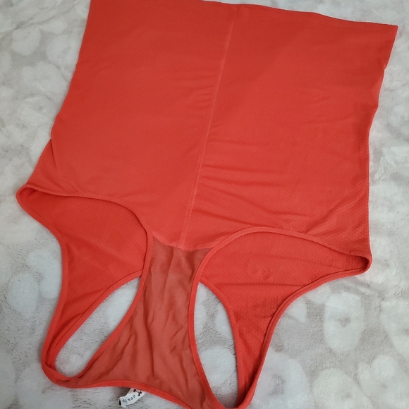 Under armor Mesh Panel Racerback Workout Tank - Picture 2 of 4